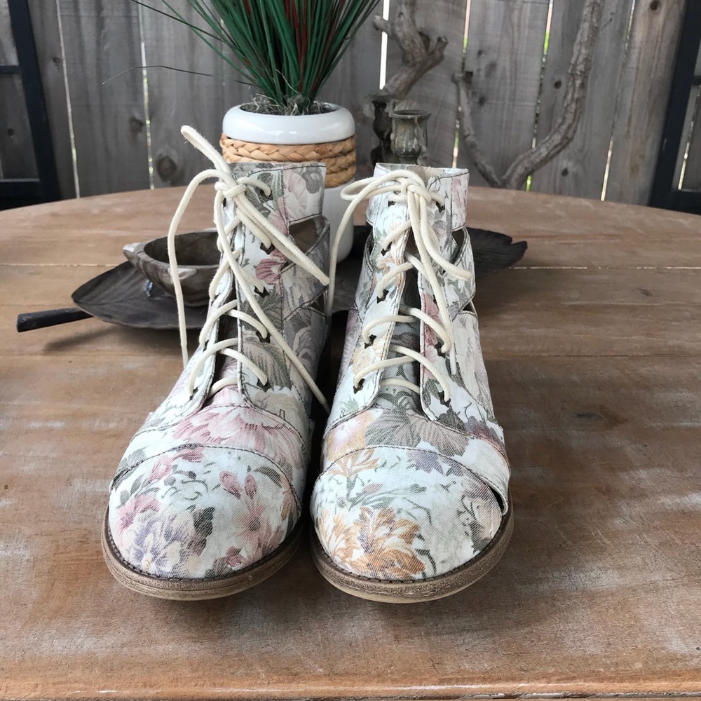 Jellypop Alaina ankle boot